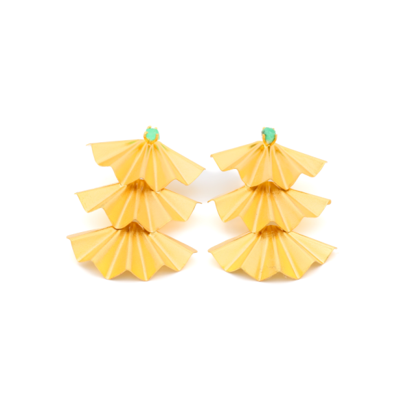 Three-Hand Fan Classic Earrings with Emeralds