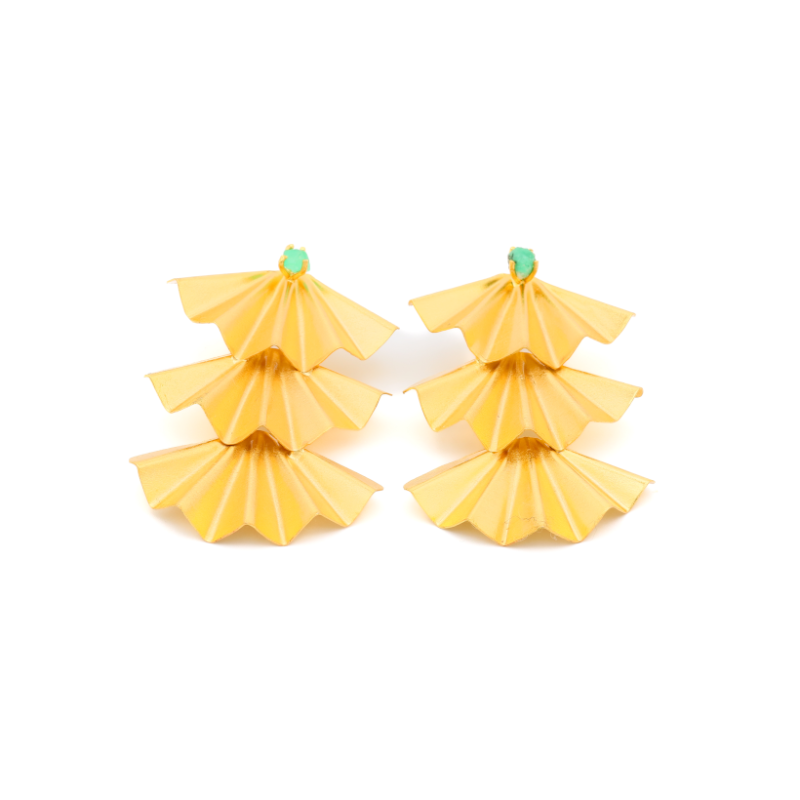 Three-Hand Fan Classic Earrings with Emeralds